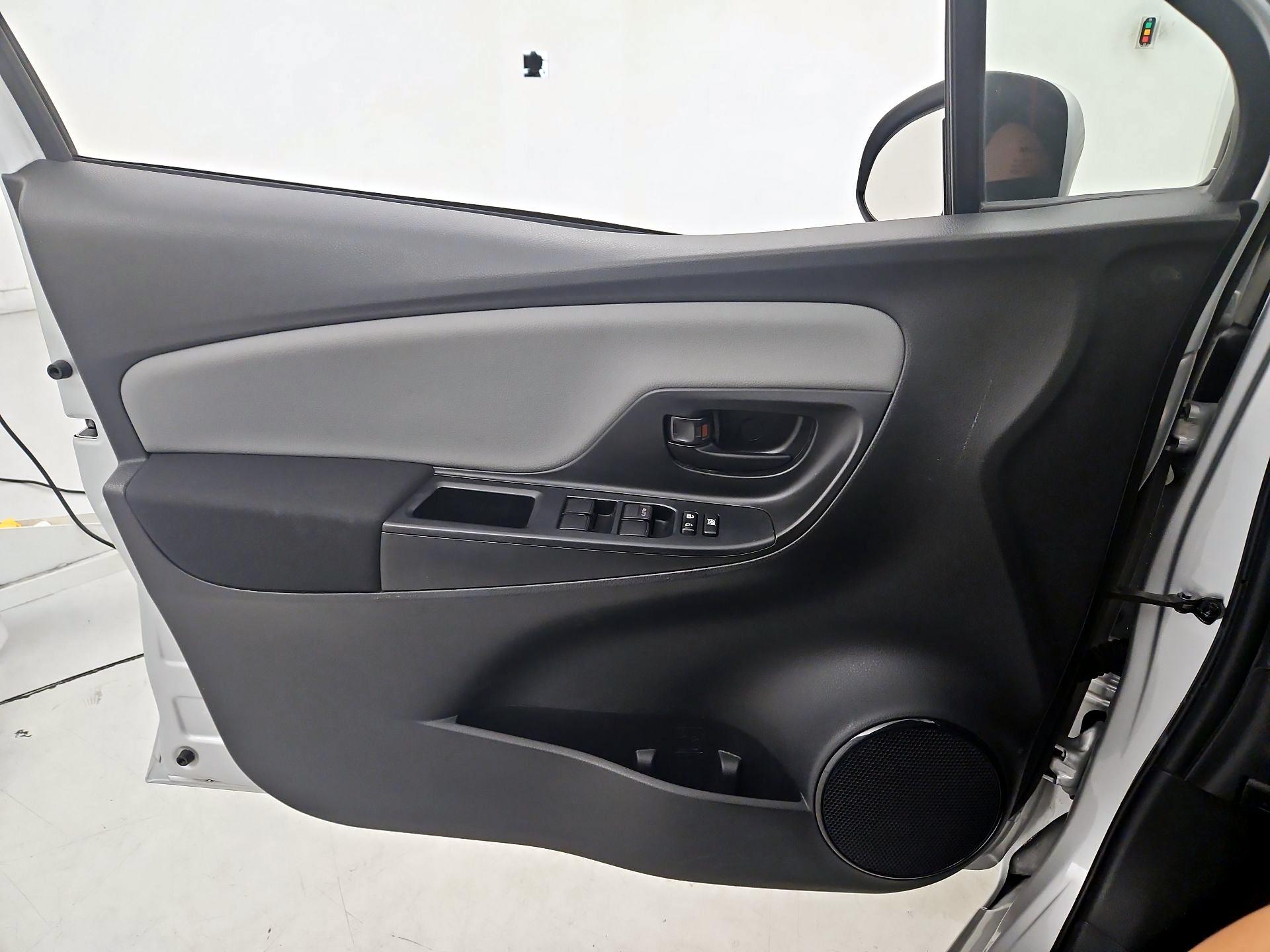 Thumbnail: 2015 Toyota Yaris - 12