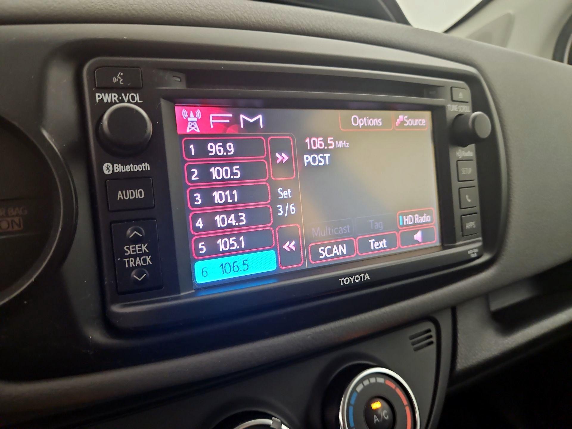 Thumbnail: 2015 Toyota Yaris - 14