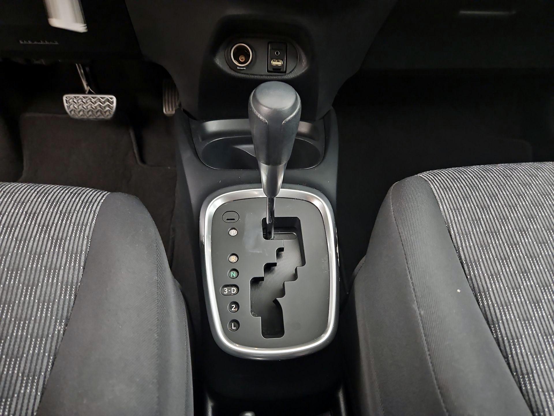 Thumbnail: 2015 Toyota Yaris - 16