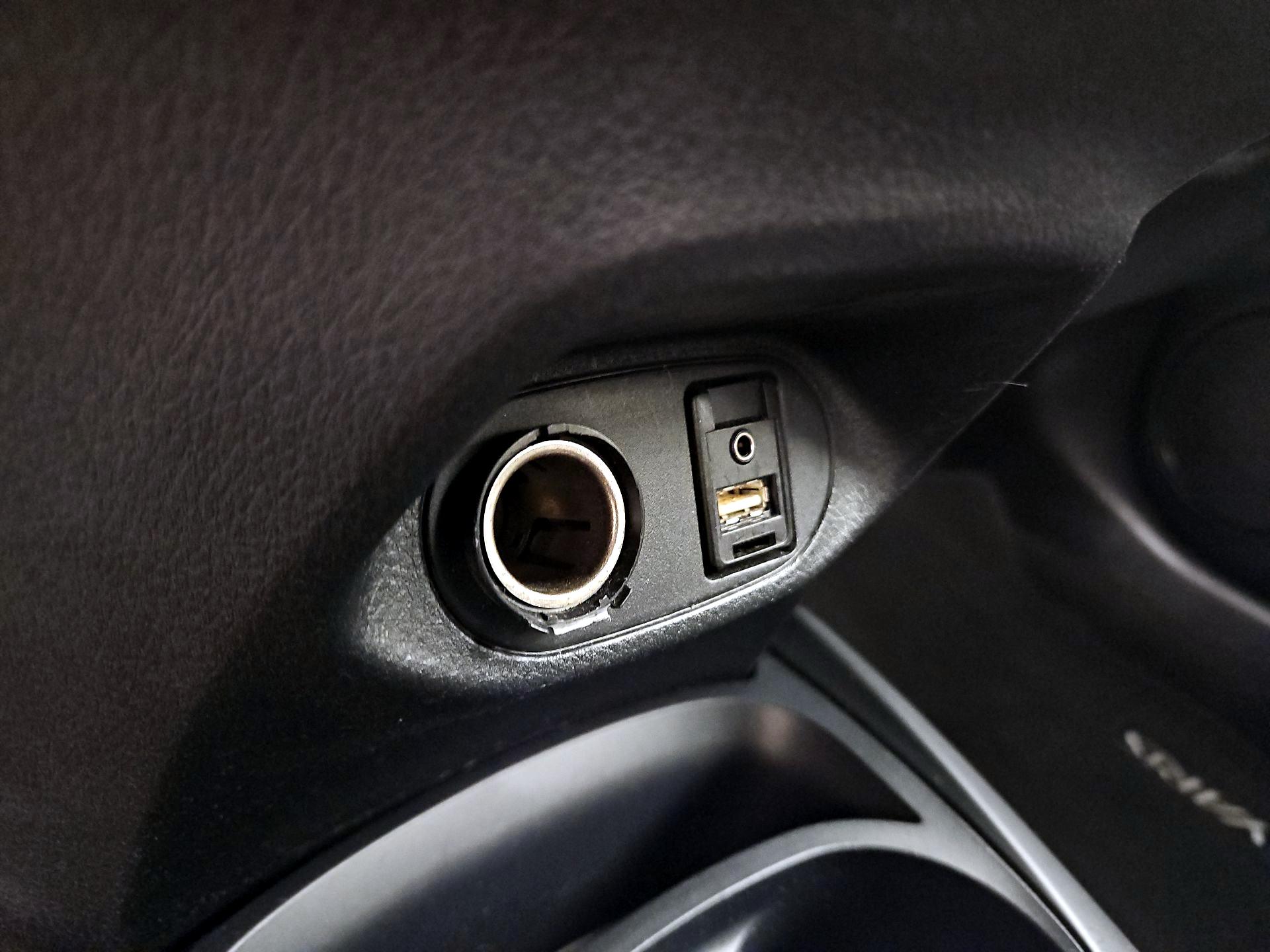 Thumbnail: 2015 Toyota Yaris - 17