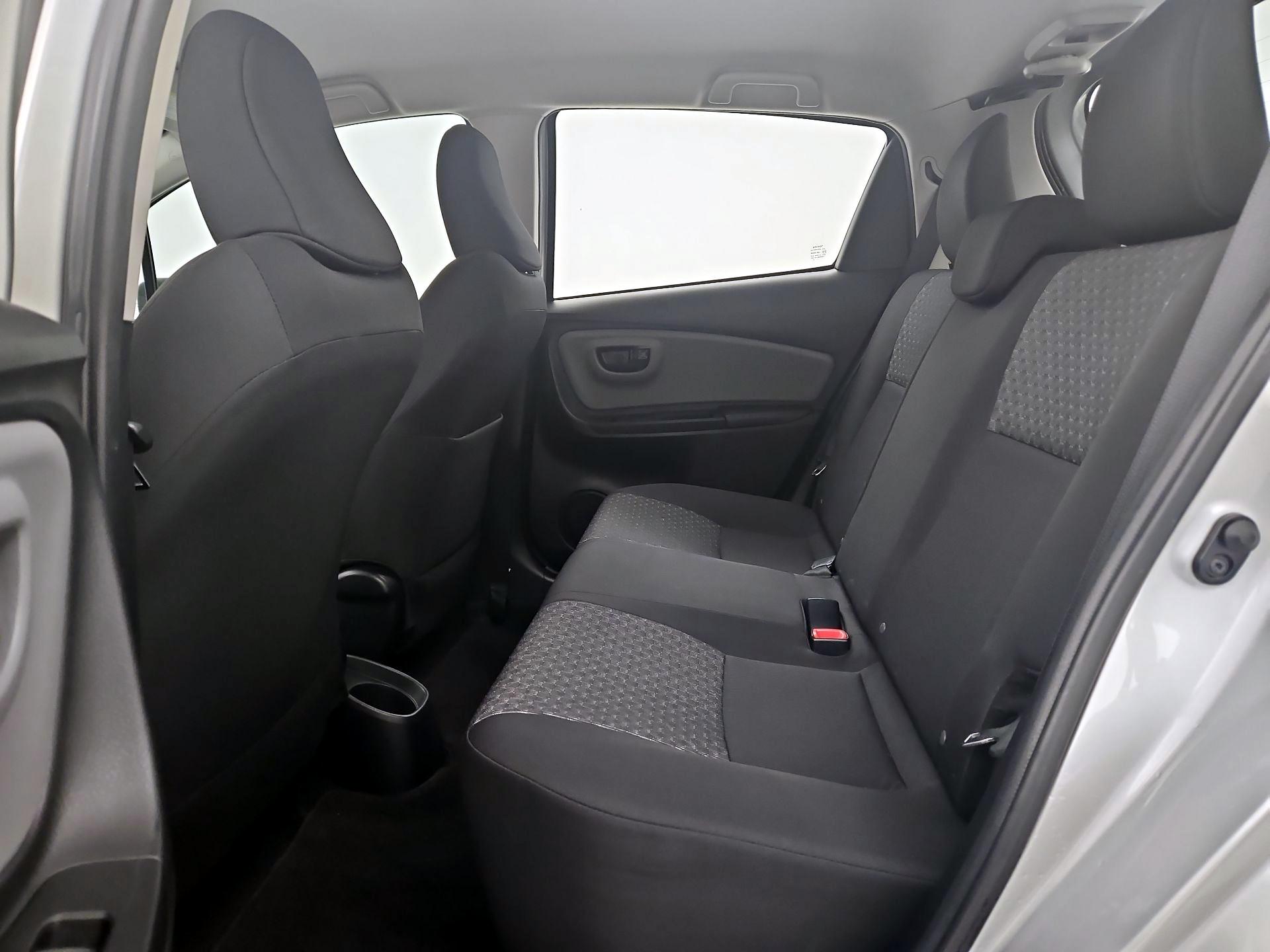 Thumbnail: 2015 Toyota Yaris - 18