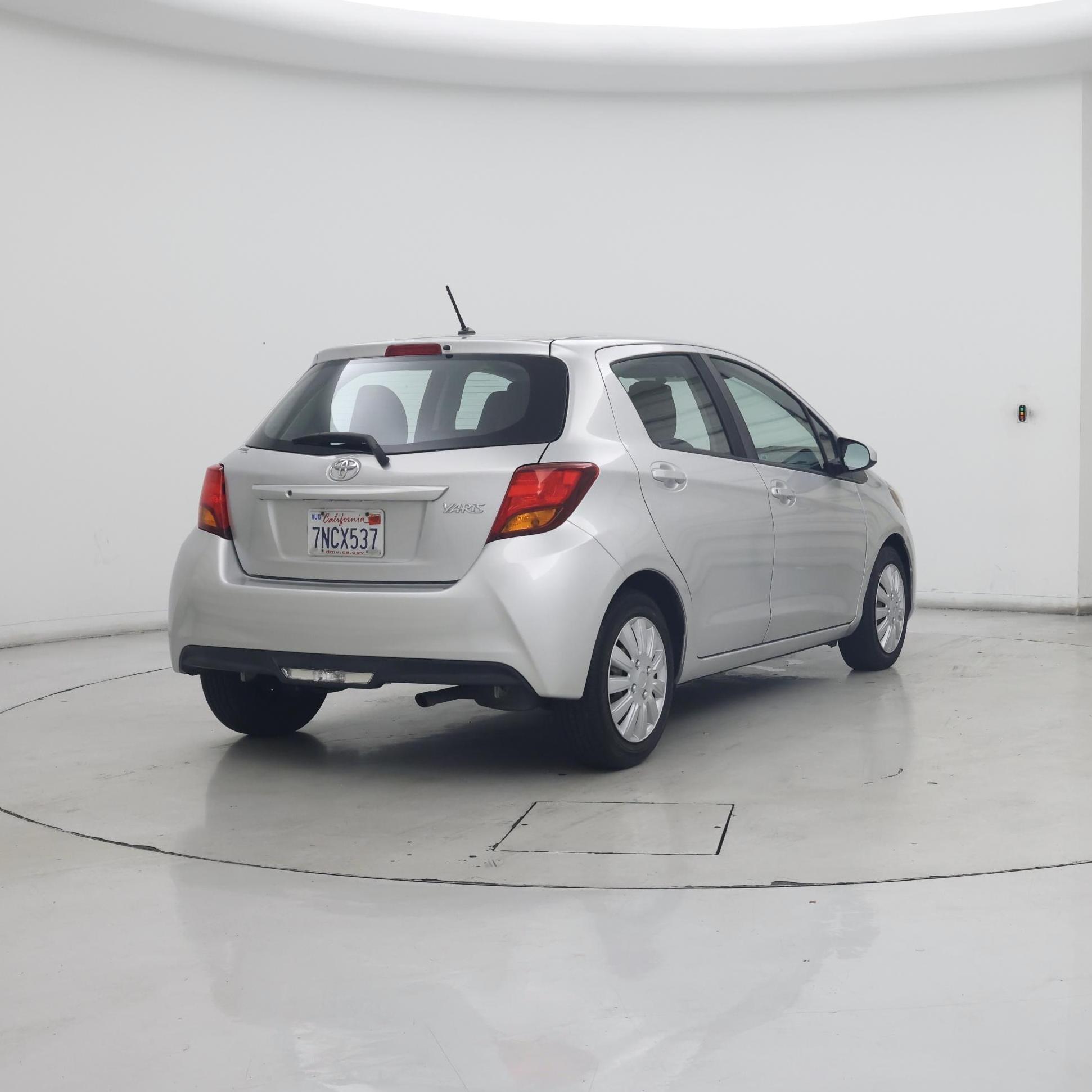 Thumbnail: 2015 Toyota Yaris - 8