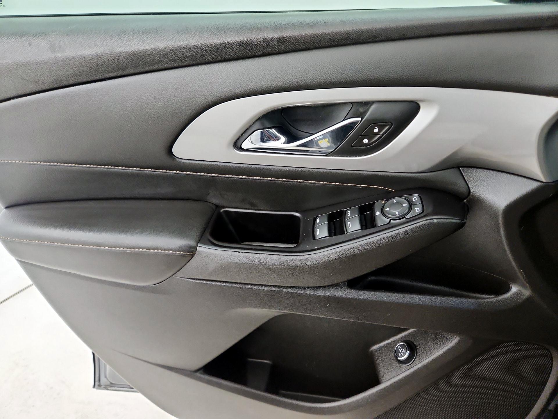 Thumbnail: 2020 Chevrolet Traverse - 12