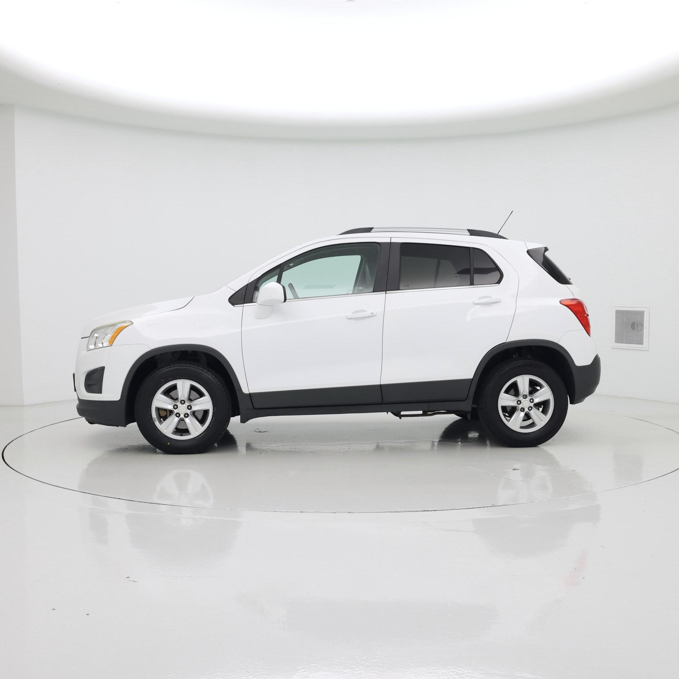 Thumbnail: 2016 Chevrolet Trax - 3