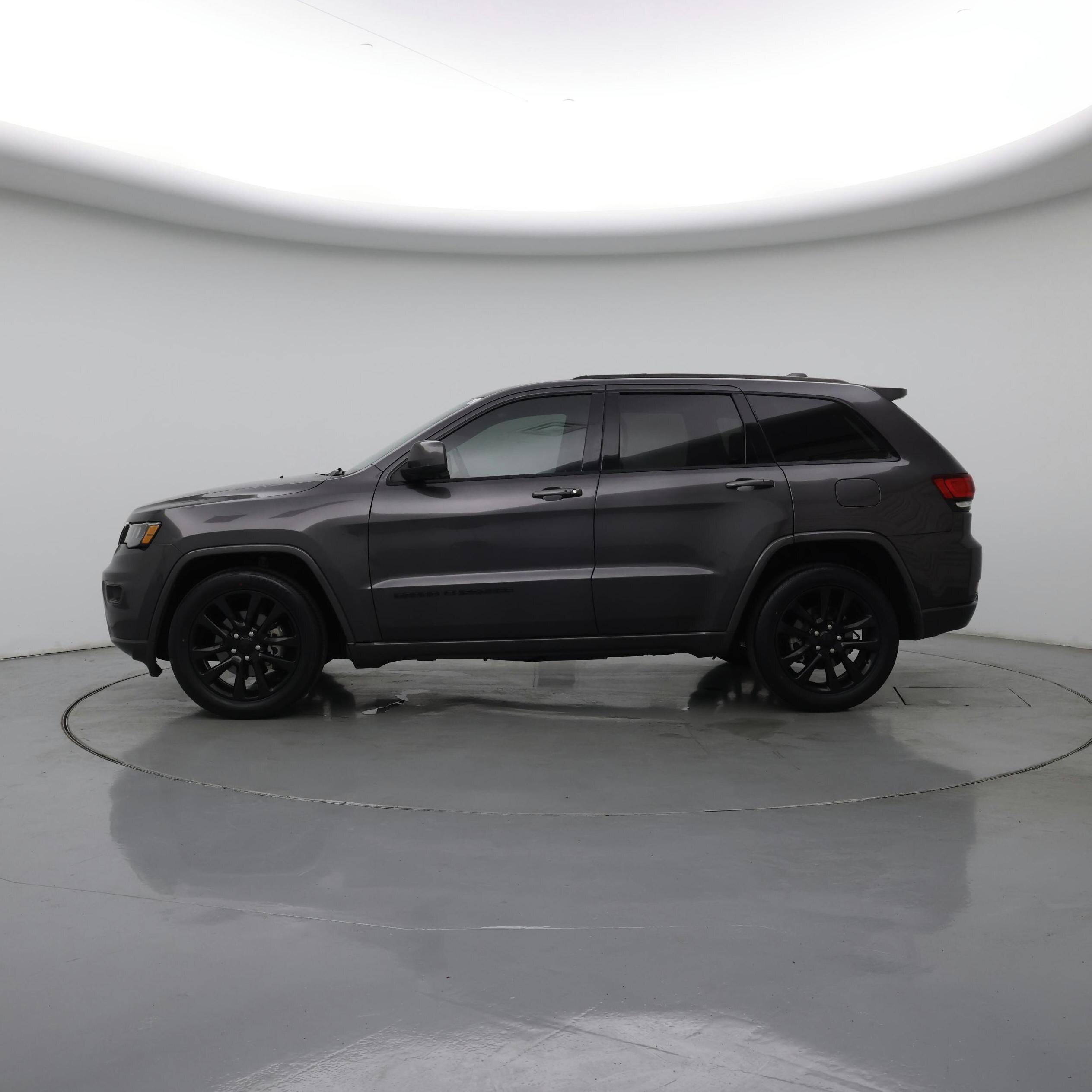 Thumbnail: 2020 Jeep Grand Cherokee - 3