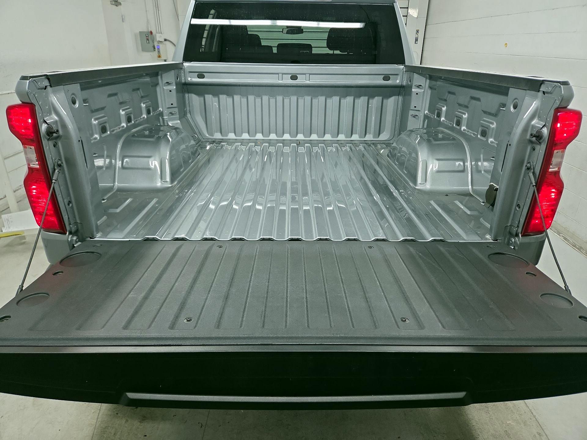 Thumbnail: 2025 Chevrolet Silverado 1500 - 17