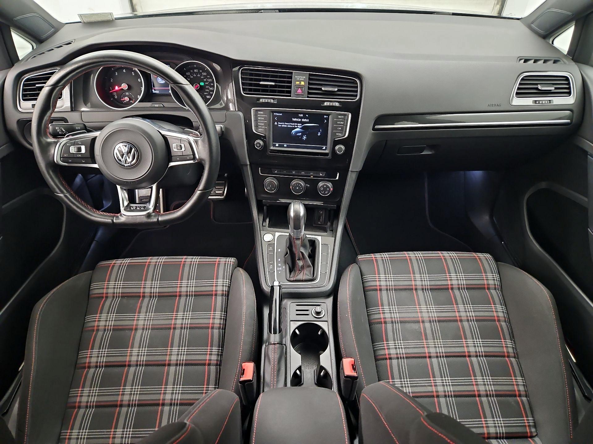 Thumbnail: 2017 Volkswagen Golf - 9