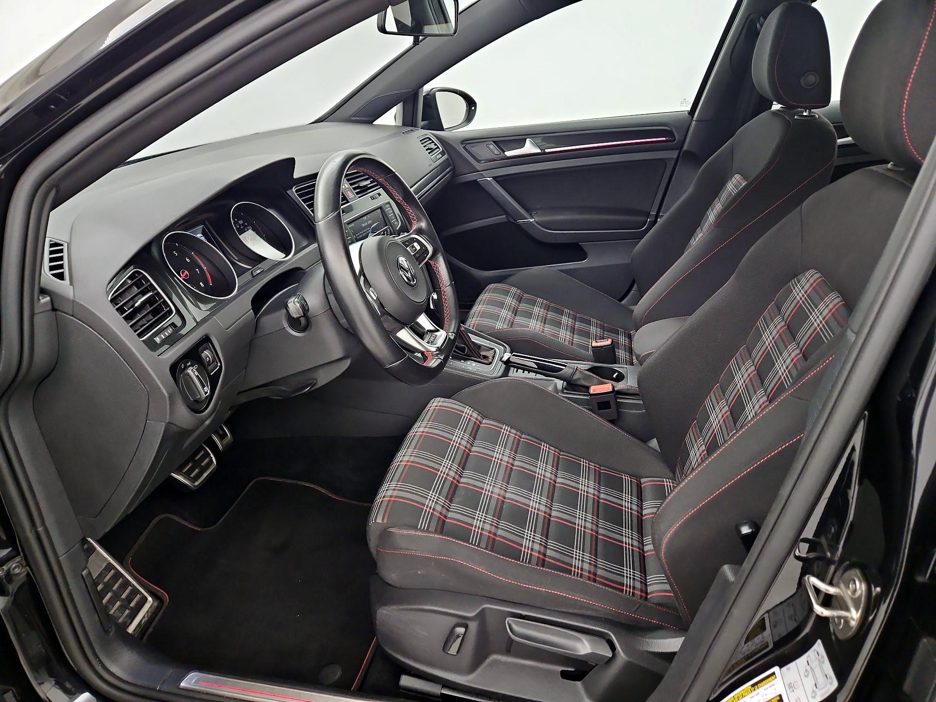 Thumbnail: 2017 Volkswagen Golf - 11