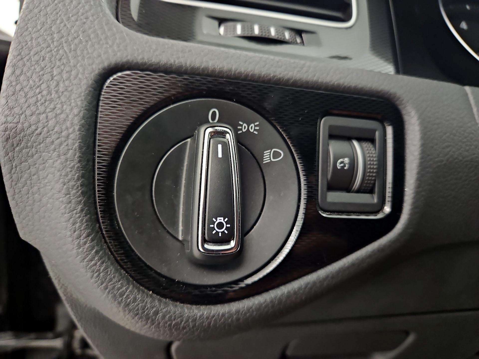 Thumbnail: 2017 Volkswagen Golf - 13