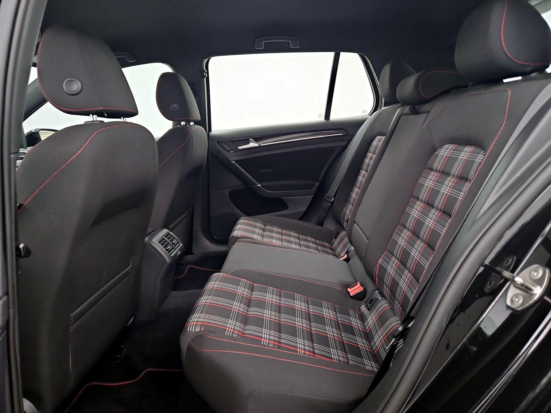 Thumbnail: 2017 Volkswagen Golf - 19