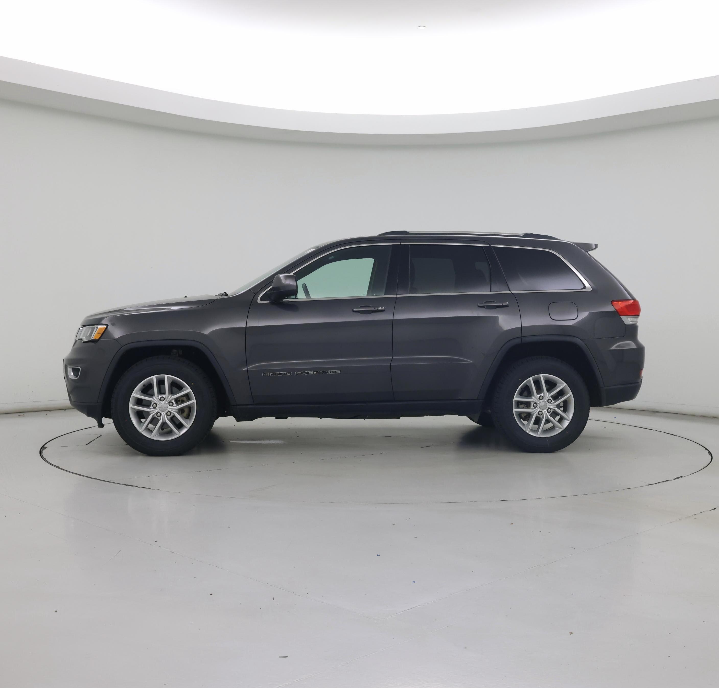 Thumbnail: 2017 Jeep Grand Cherokee - 3