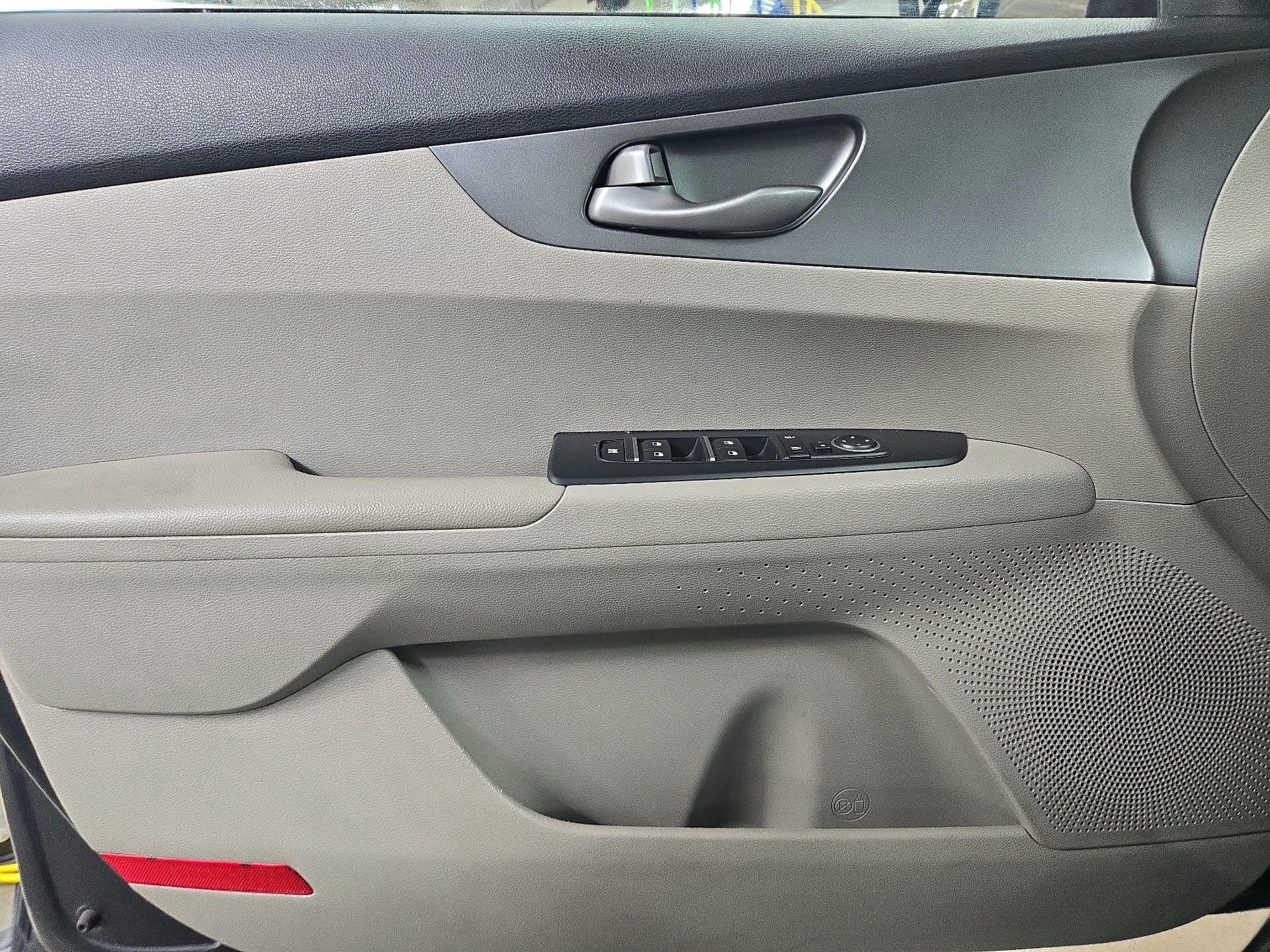 Thumbnail: 2019 Kia Forte - 12