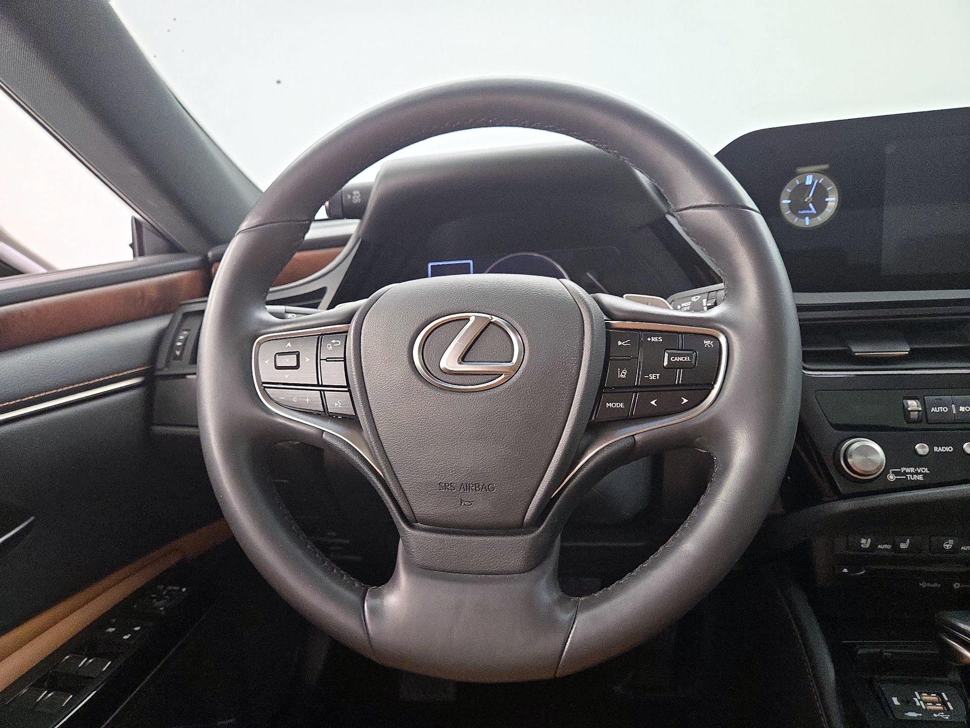 Thumbnail: 2022 Lexus ES - 10