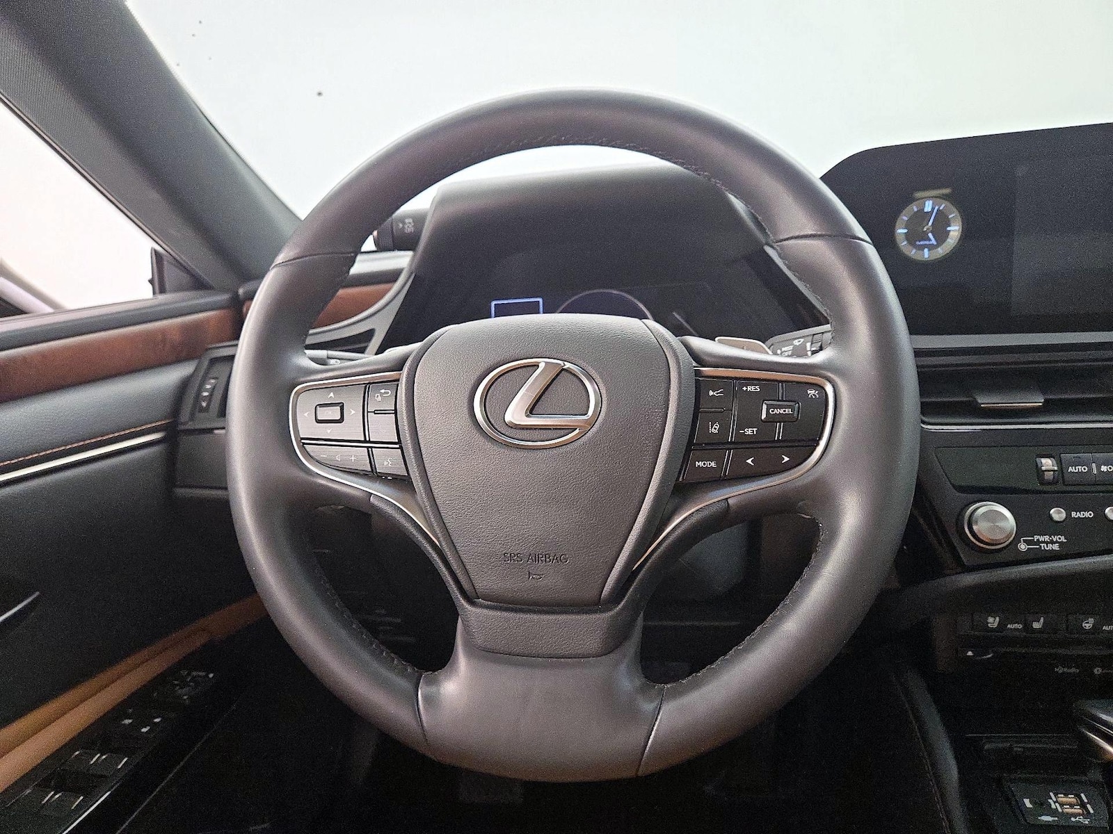 2022 Lexus ES 350 - Photo 11