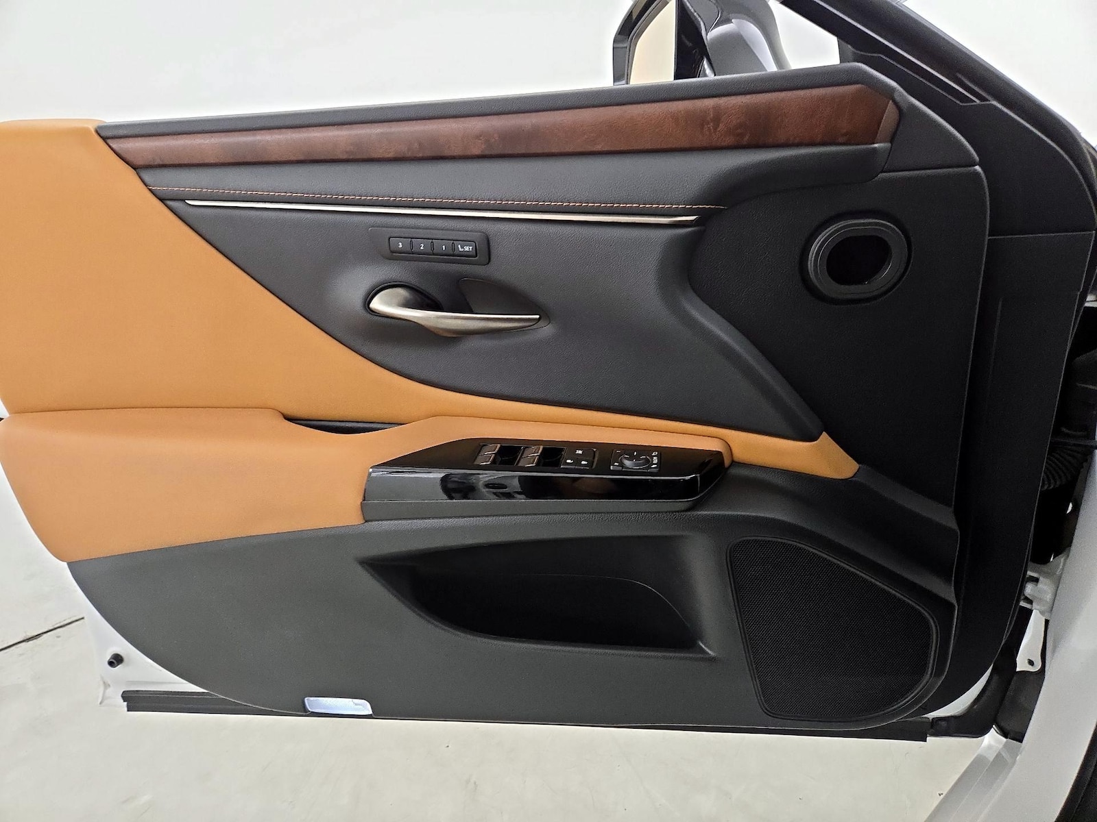 2022 Lexus ES 350 - Photo 13