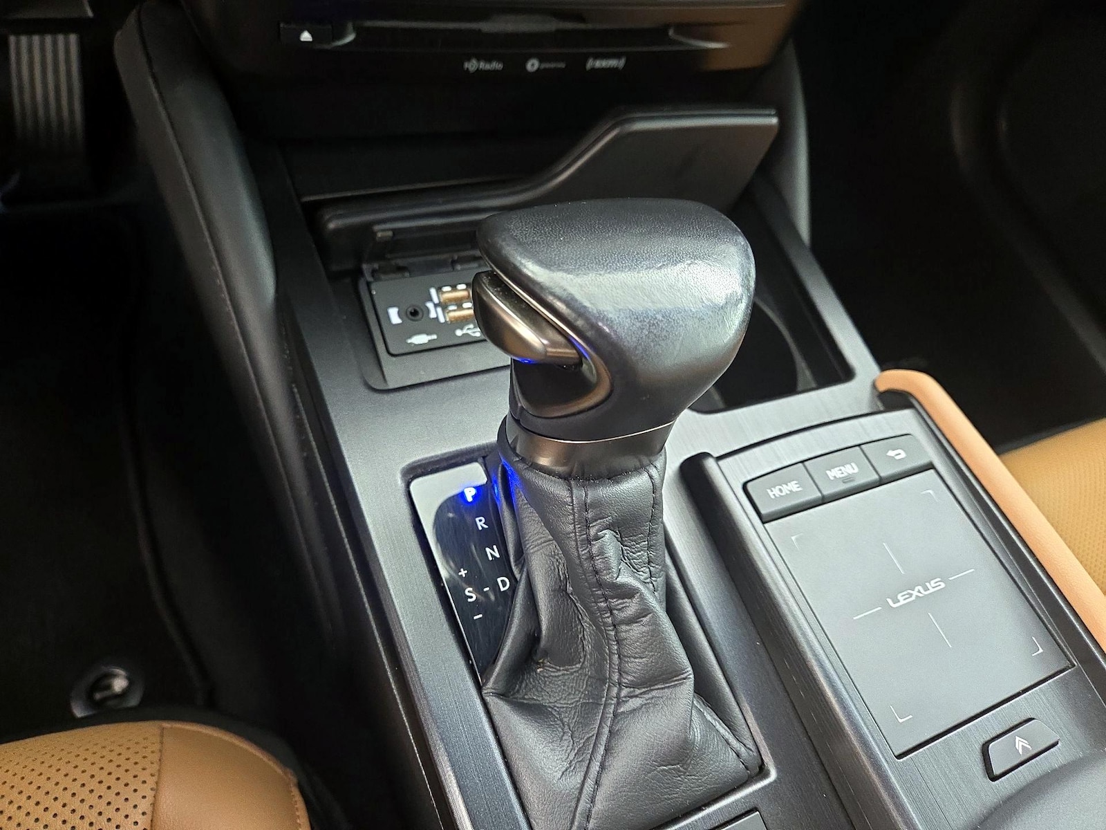 2022 Lexus ES 350 - Photo 17