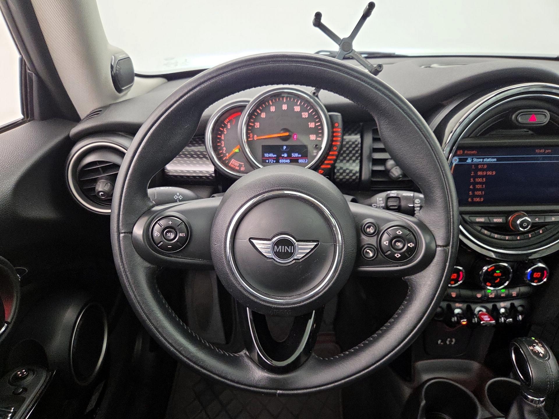 Thumbnail: 2015 MINI Cooper Hardtop - 10