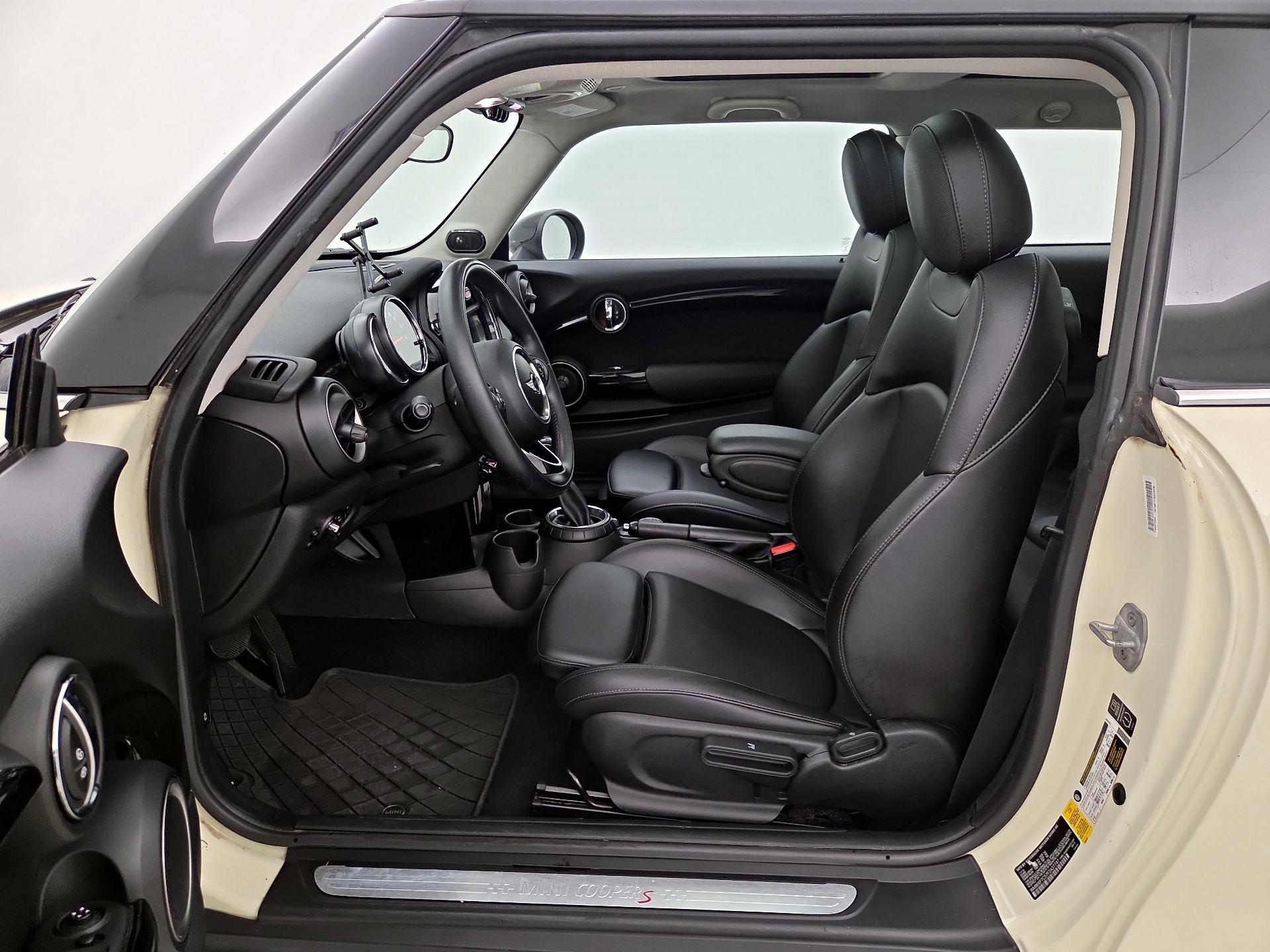 Thumbnail: 2015 MINI Cooper Hardtop - 11