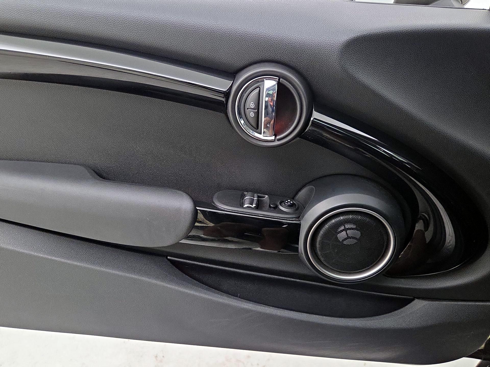 Thumbnail: 2015 MINI Cooper Hardtop - 12