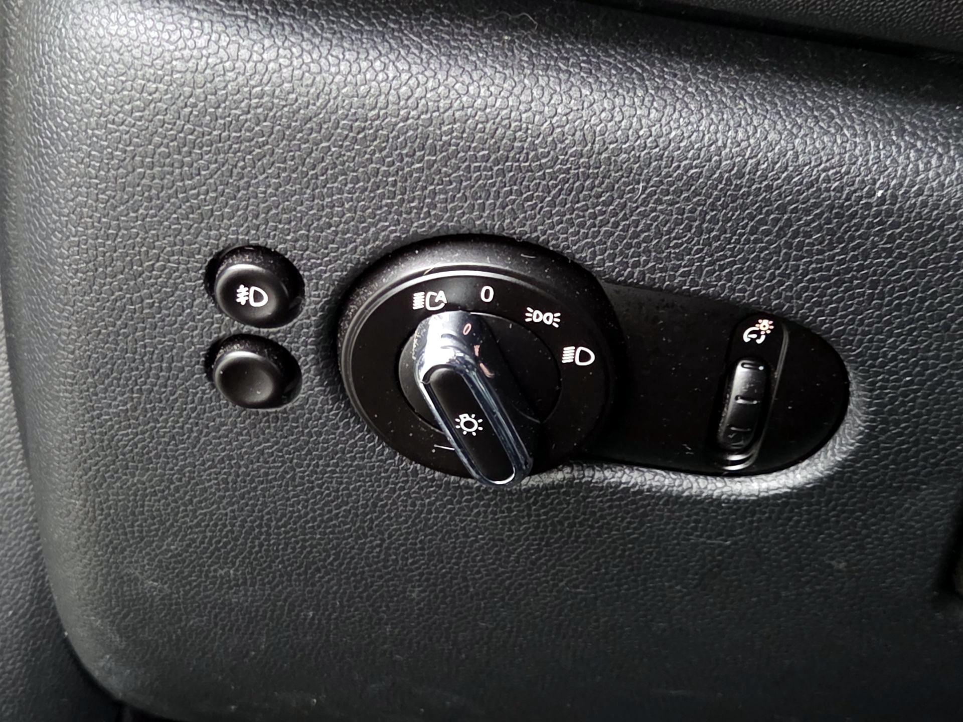 Thumbnail: 2015 MINI Cooper Hardtop - 13