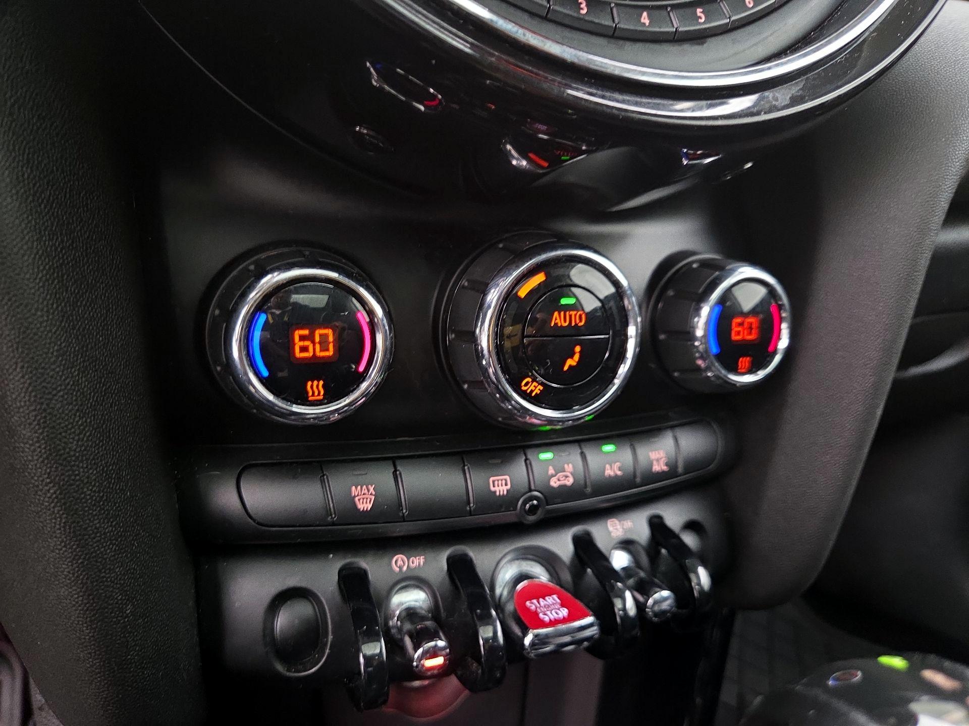 Thumbnail: 2015 MINI Cooper Hardtop - 15