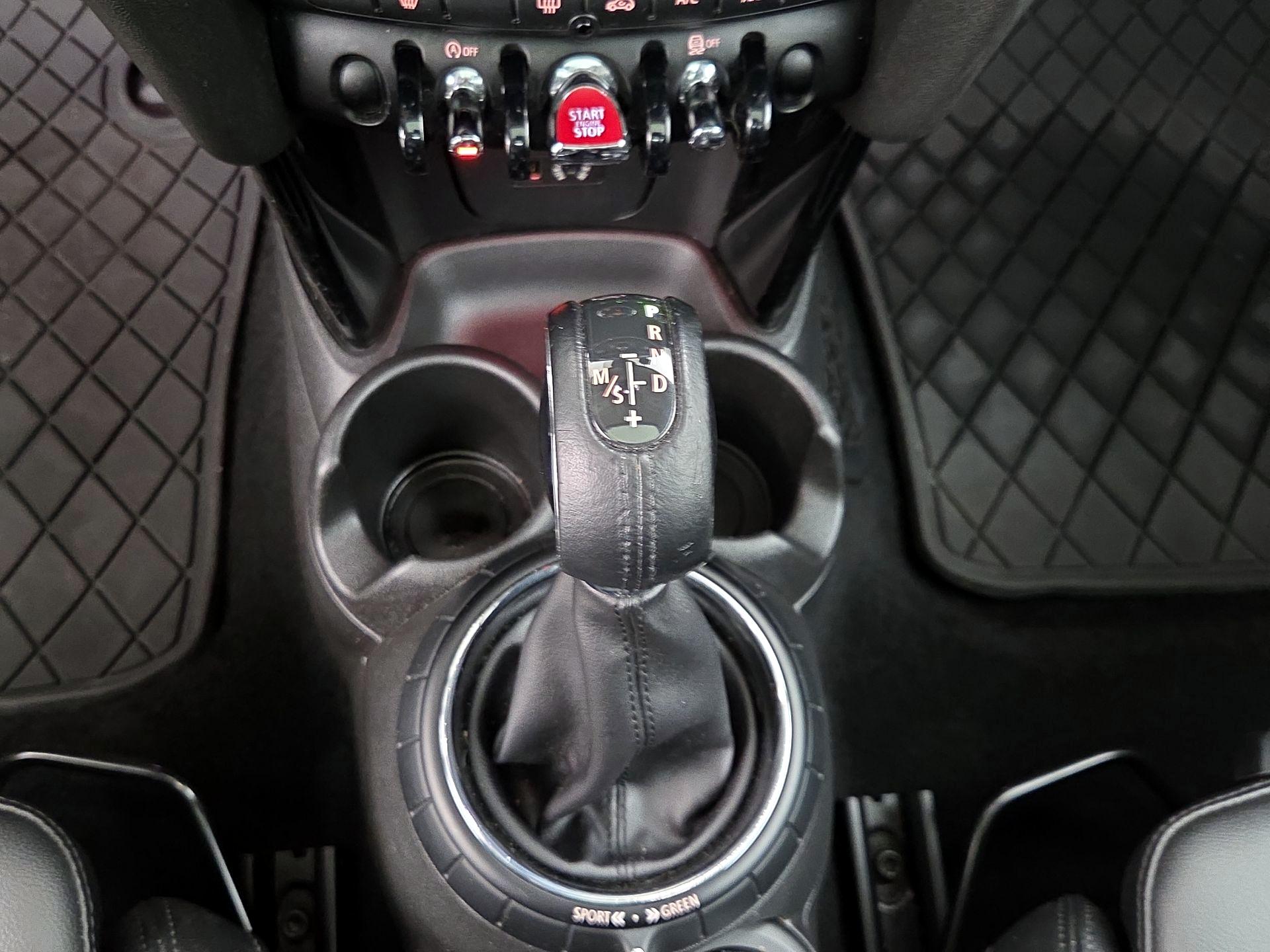 Thumbnail: 2015 MINI Cooper Hardtop - 16