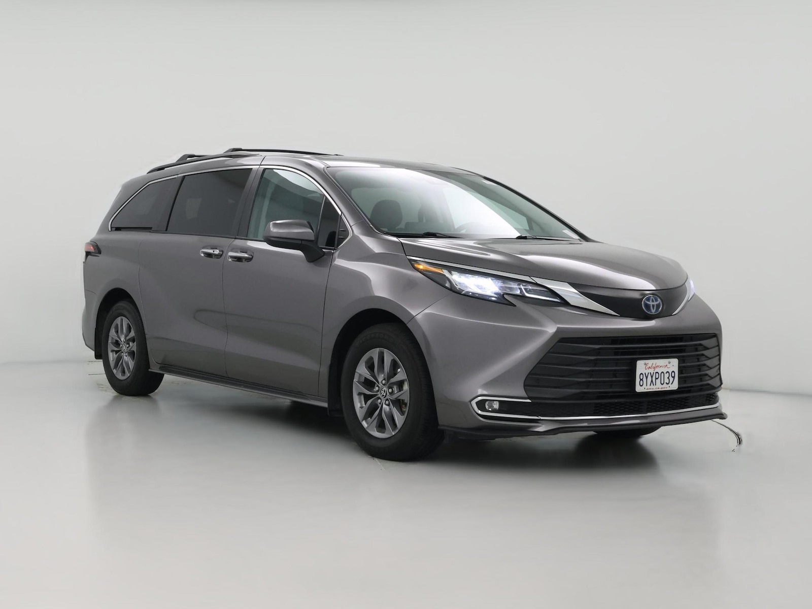 2022 Toyota Sienna XLE - Photo 1