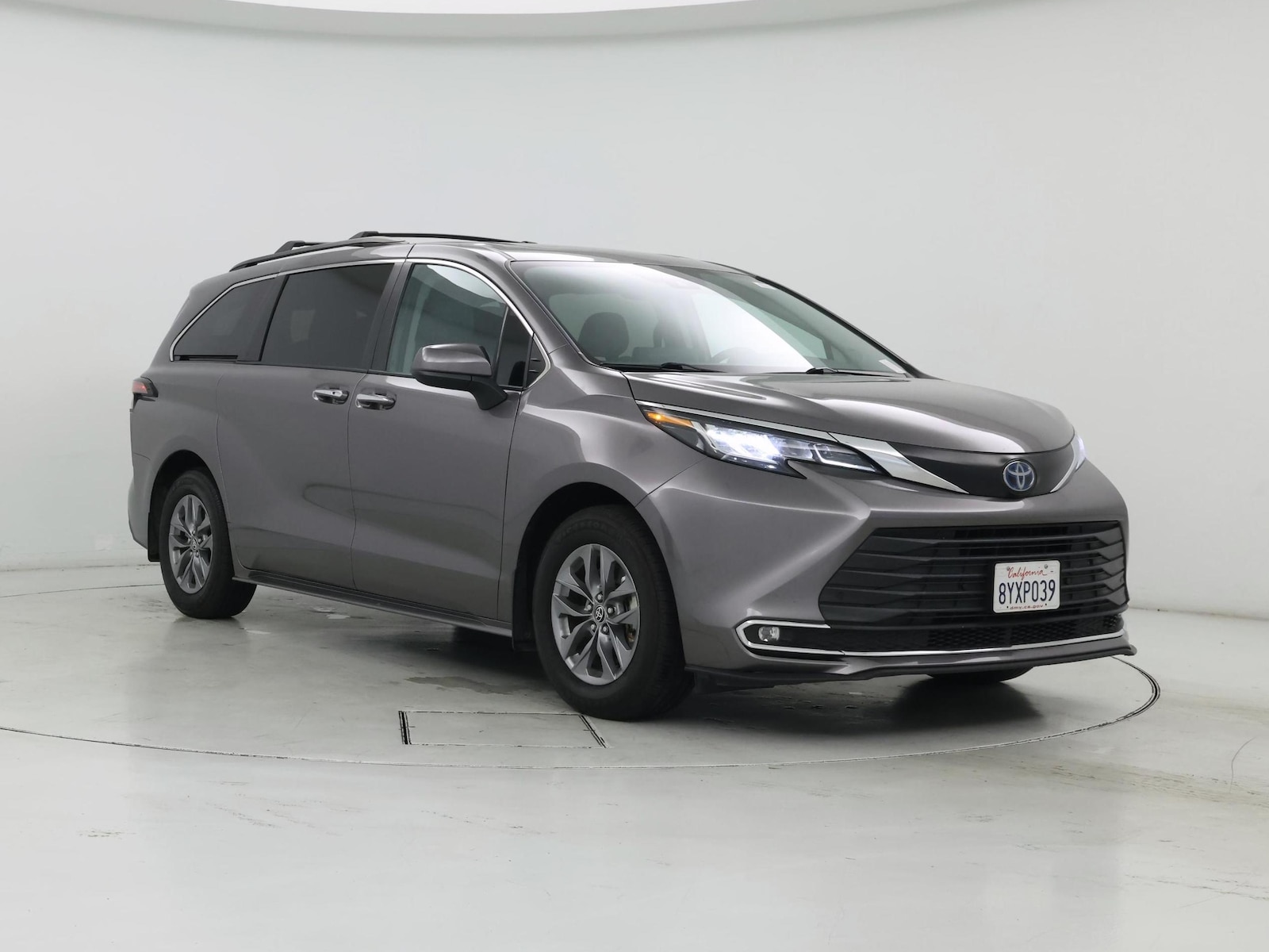 2022 Toyota Sienna XLE - Photo 2