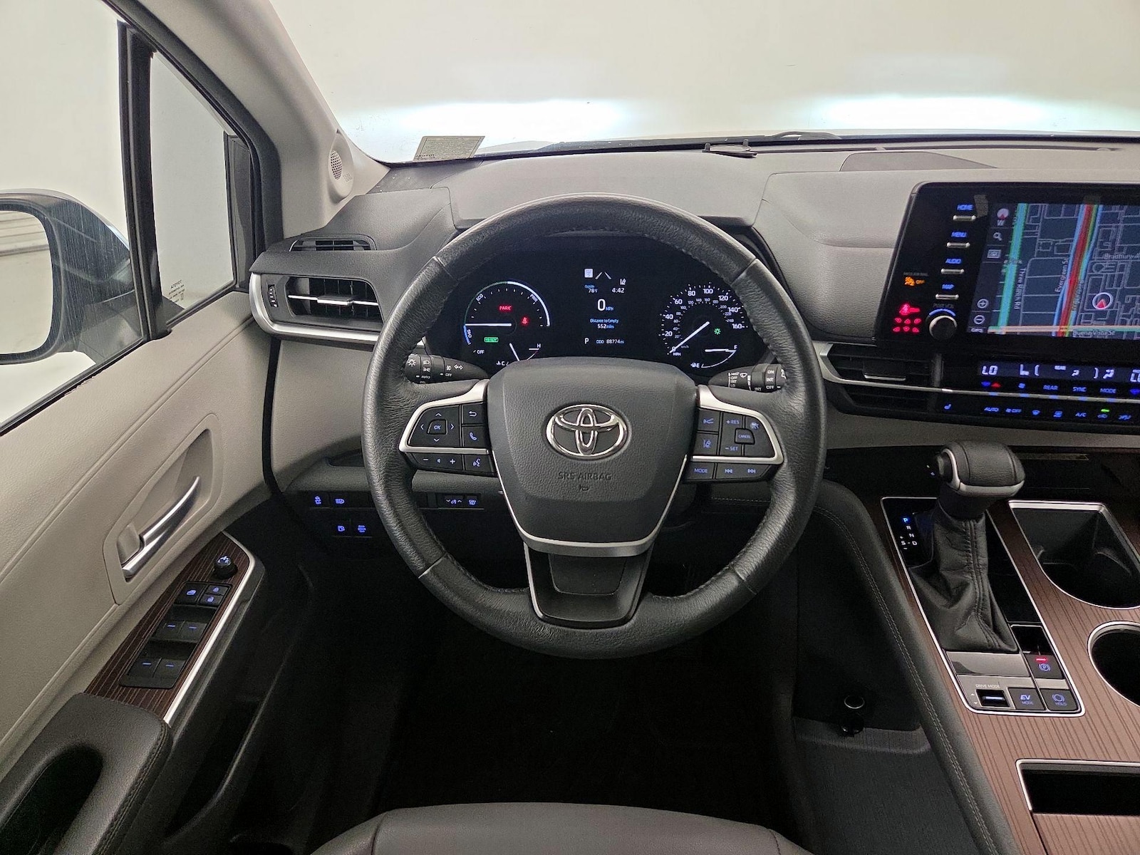 2022 Toyota Sienna XLE - Photo 11