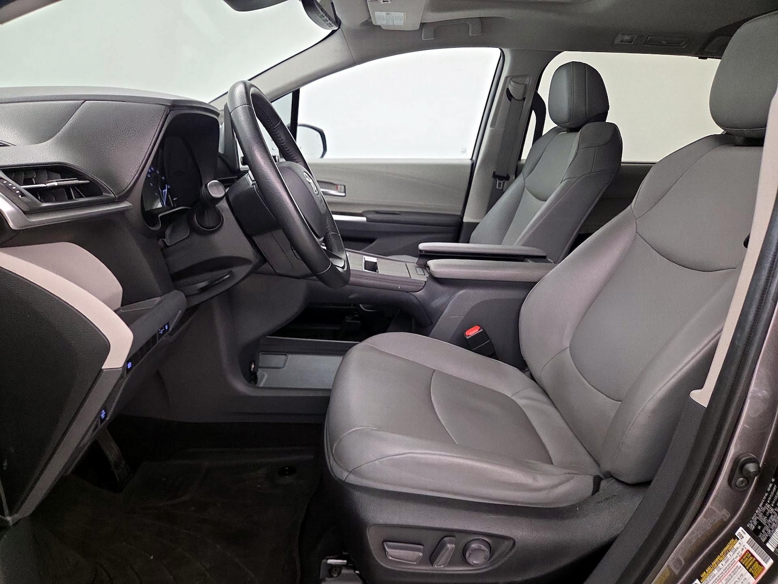 2022 Toyota Sienna XLE - Photo 12
