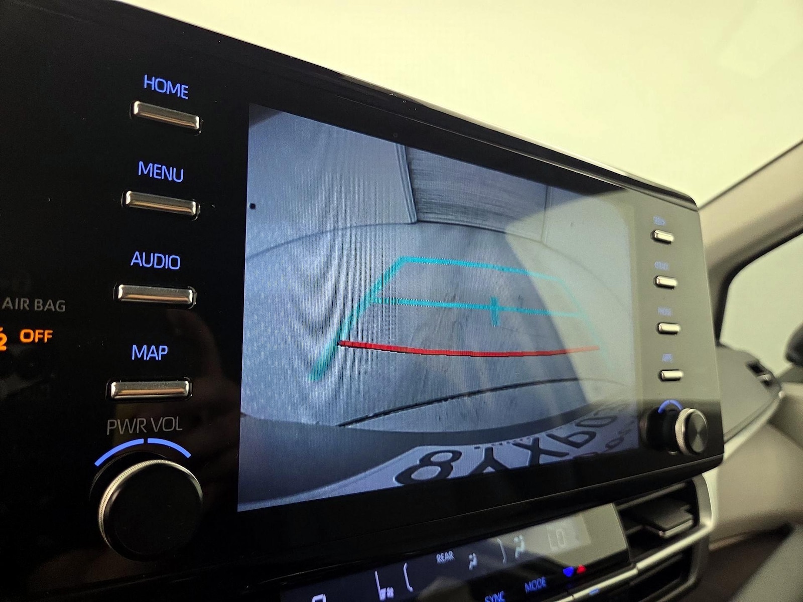 2022 Toyota Sienna XLE - Photo 16