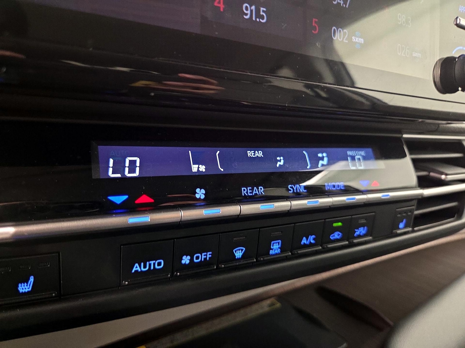 2022 Toyota Sienna XLE - Photo 18