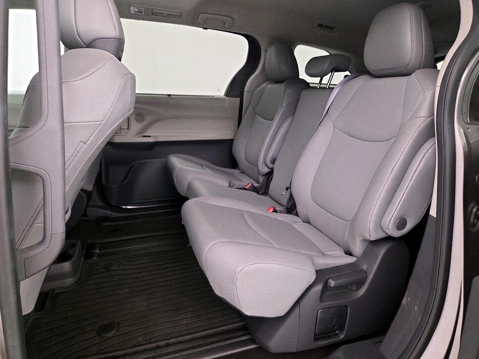2022 Toyota Sienna XLE - Photo 22