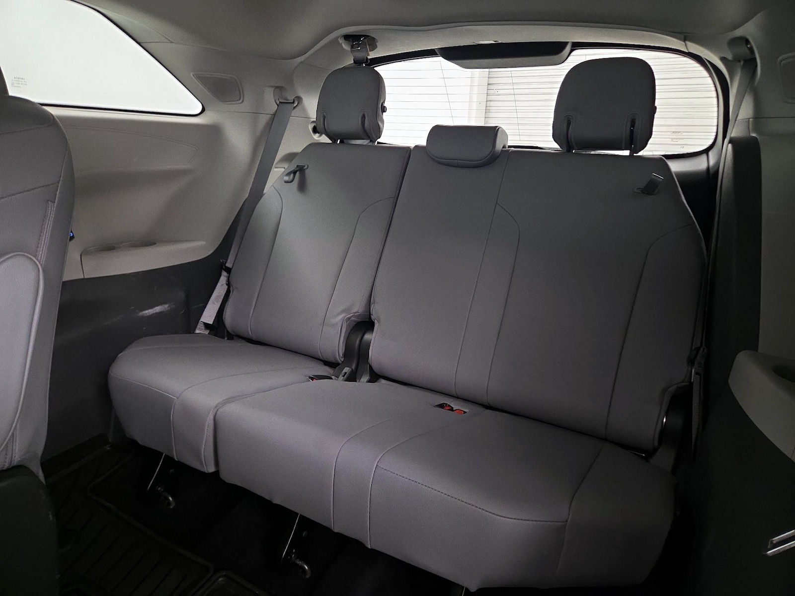 2022 Toyota Sienna XLE - Photo 23