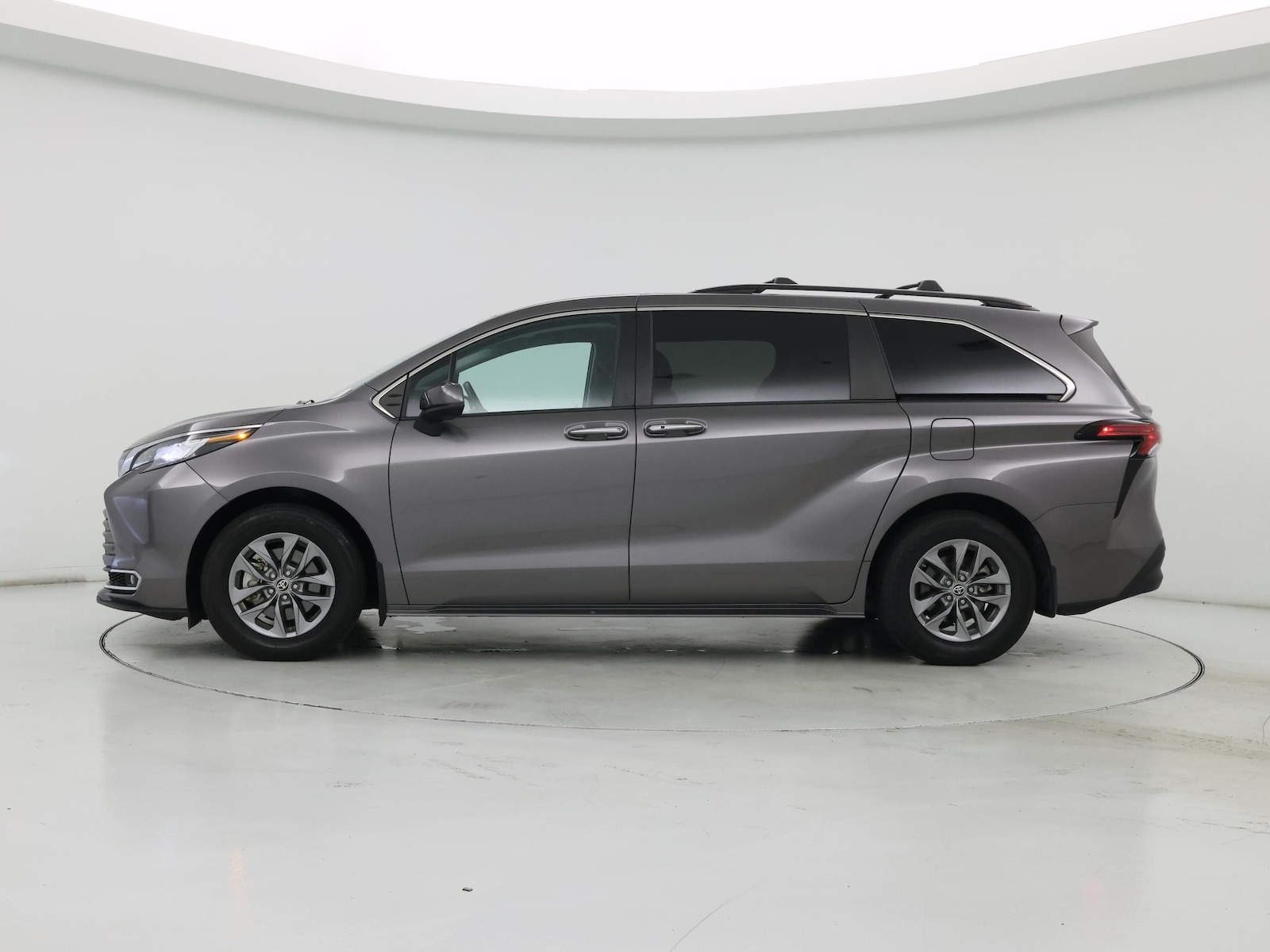 2022 Toyota Sienna XLE - Photo 4