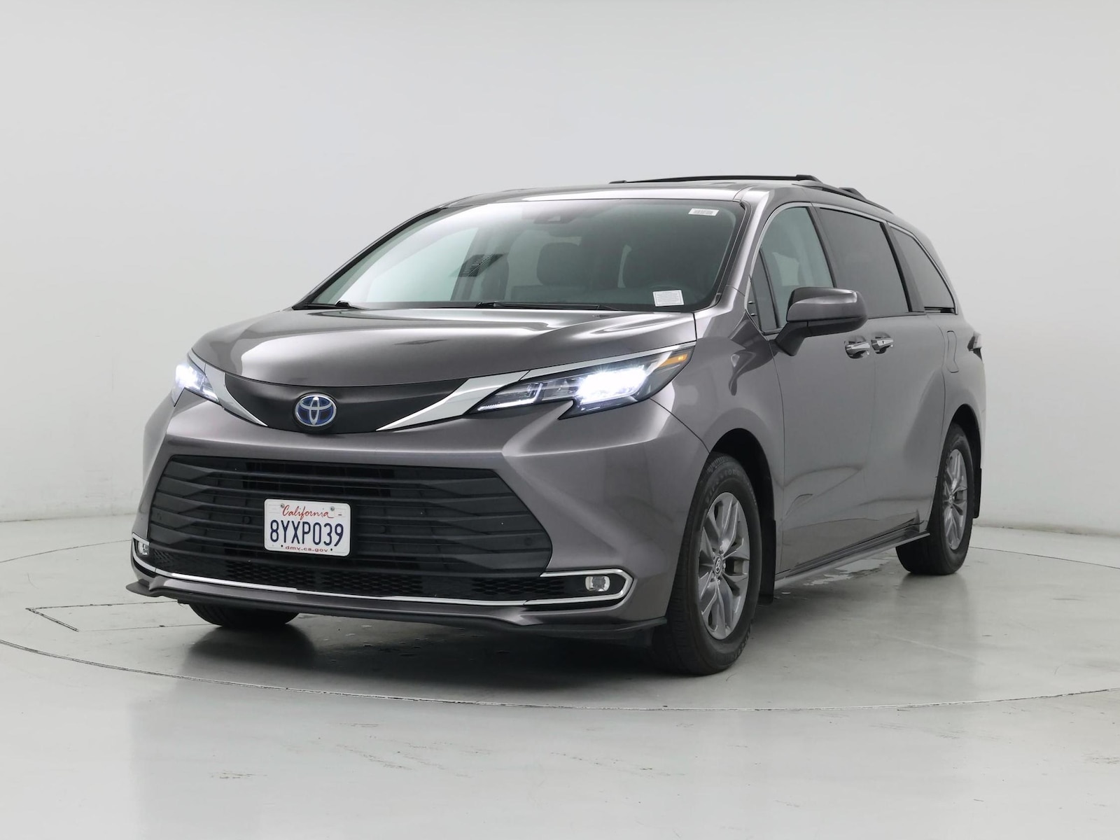2022 Toyota Sienna XLE - Photo 5