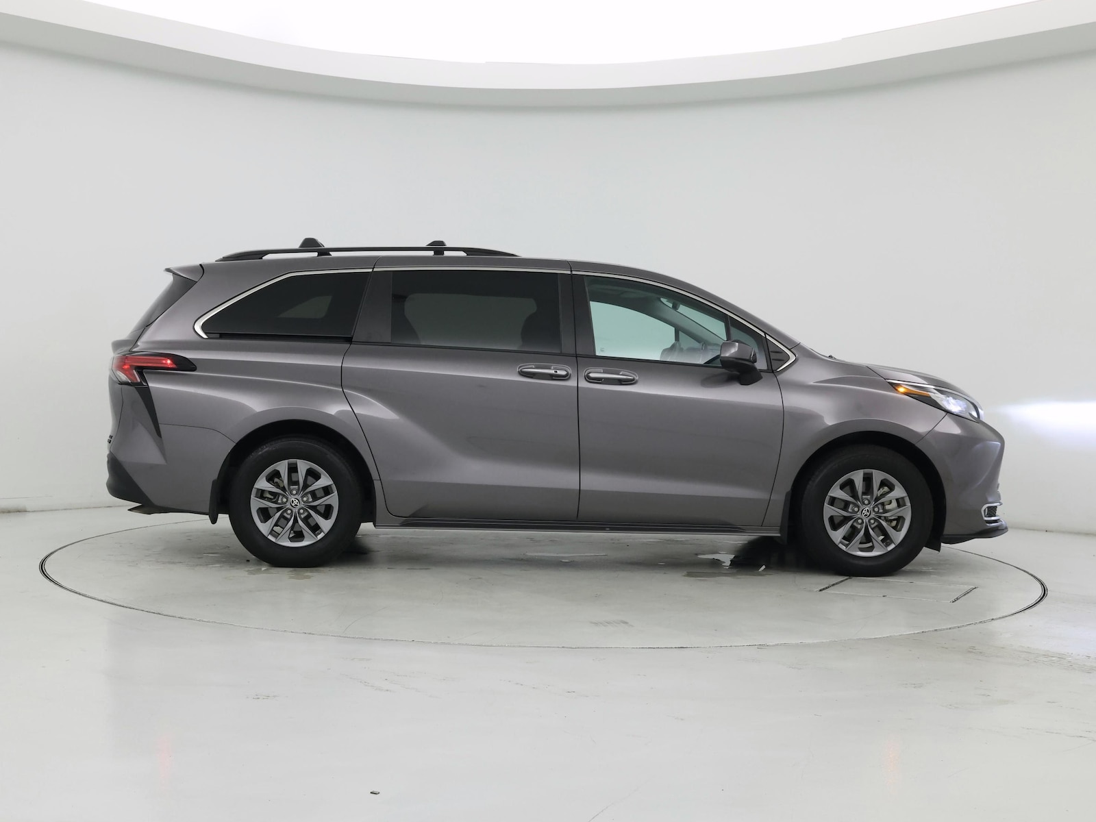 2022 Toyota Sienna XLE - Photo 8