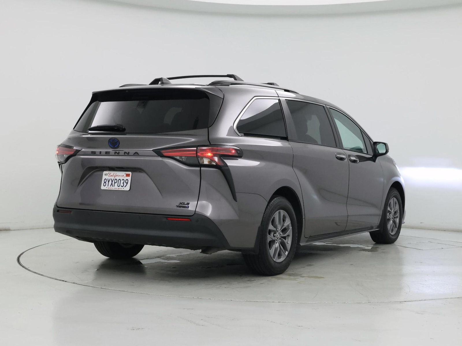 2022 Toyota Sienna XLE - Photo 9