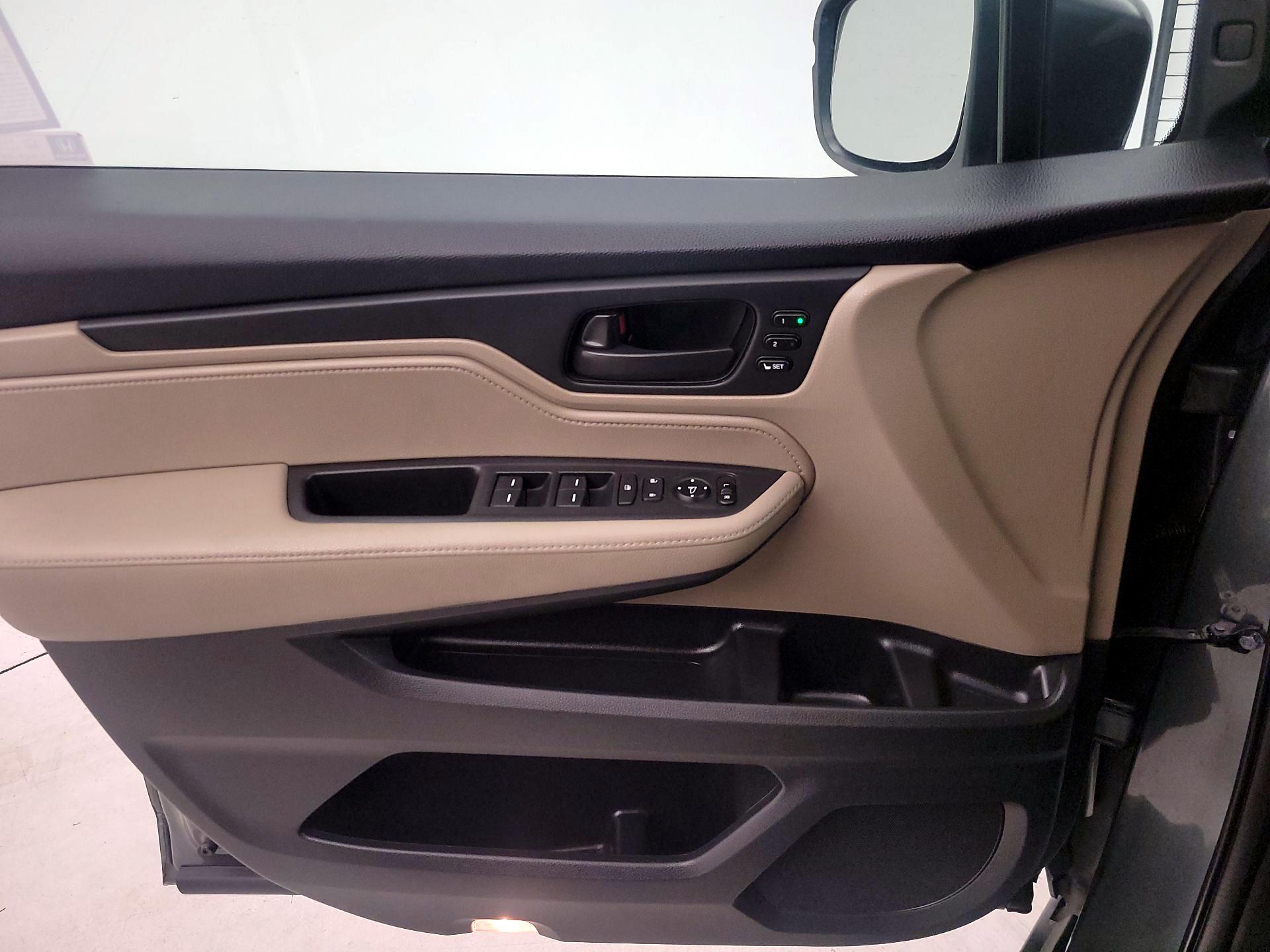 Thumbnail: 2018 Honda Odyssey - 12