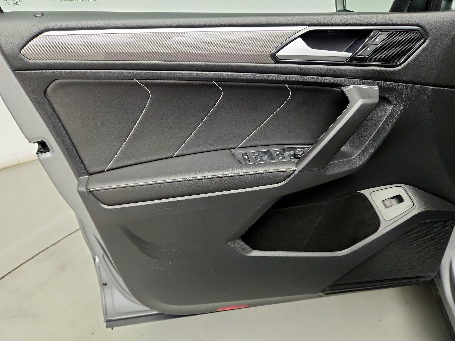 Thumbnail: 2022 Volkswagen Tiguan - 12