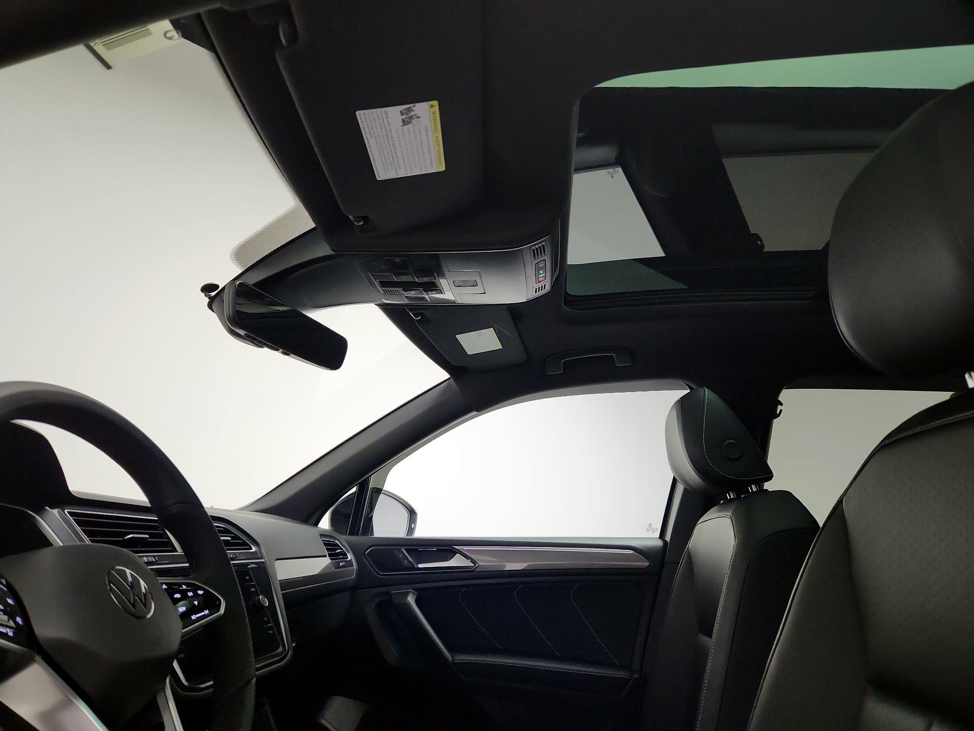 Thumbnail: 2022 Volkswagen Tiguan - 19