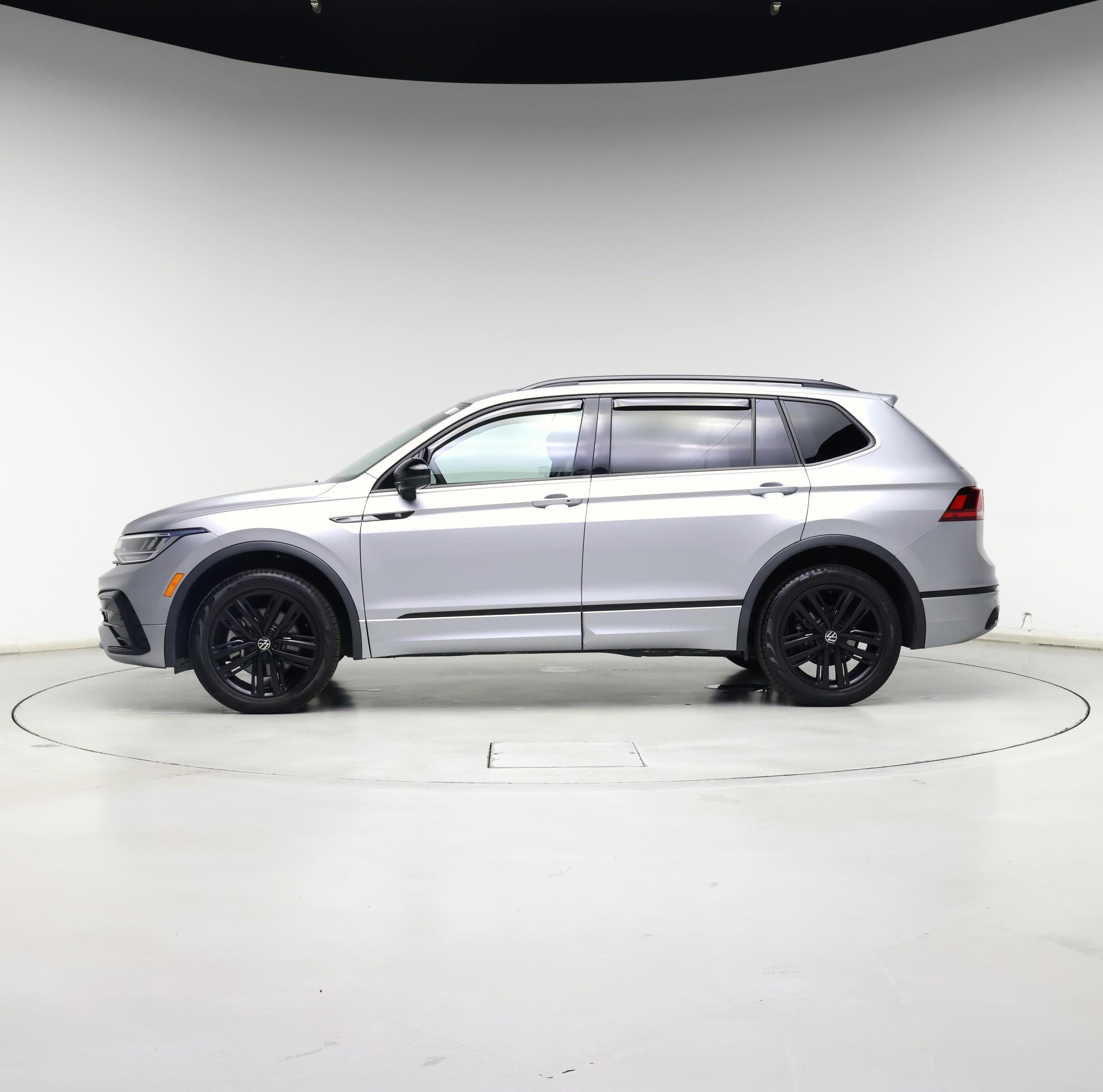 Thumbnail: 2022 Volkswagen Tiguan - 3