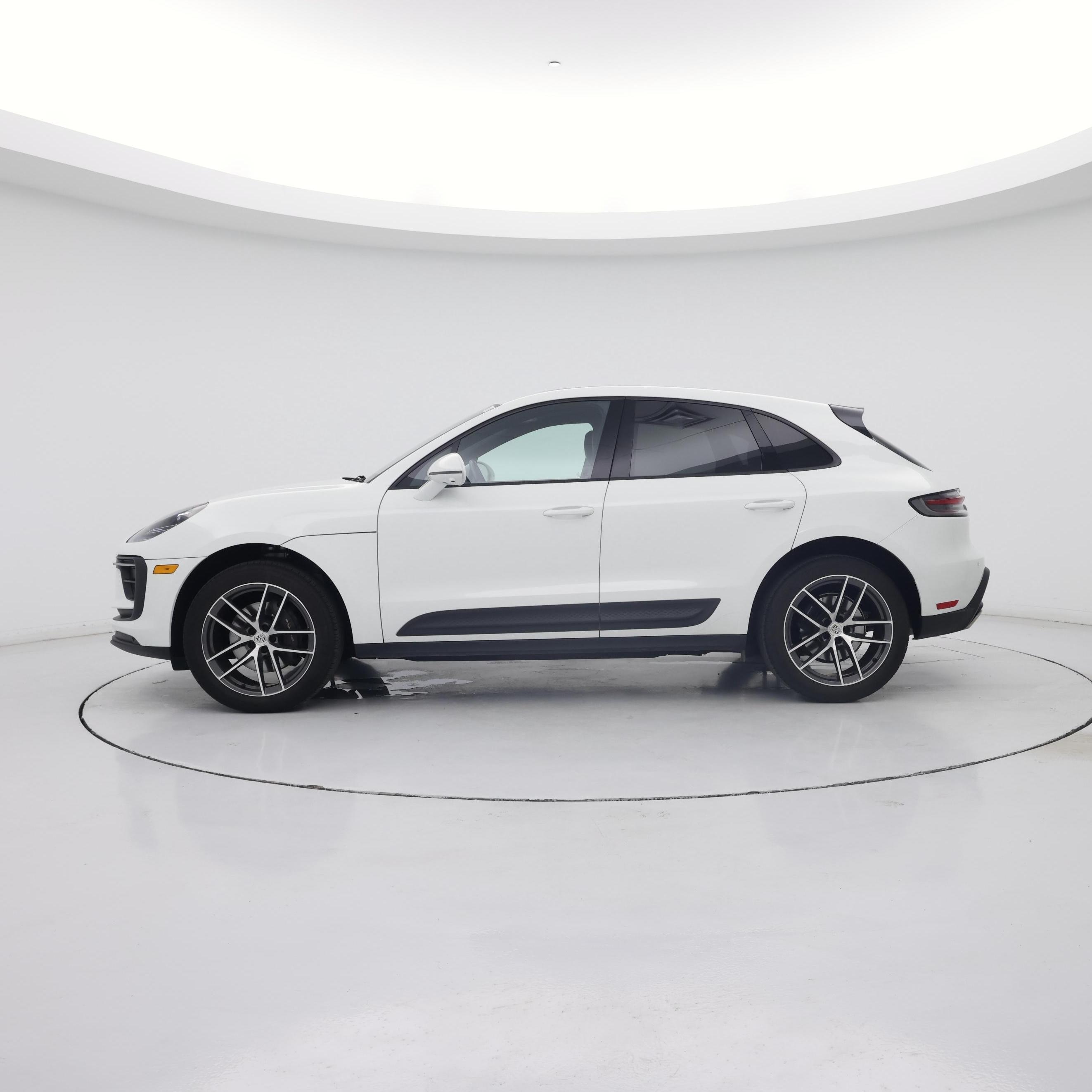 Thumbnail: 2024 Porsche Macan - 3