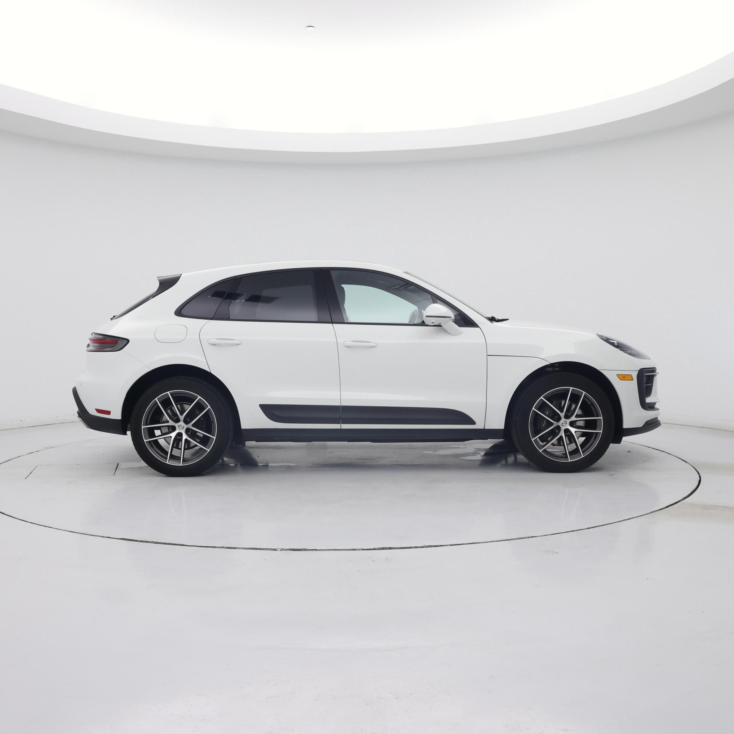 Thumbnail: 2024 Porsche Macan - 7