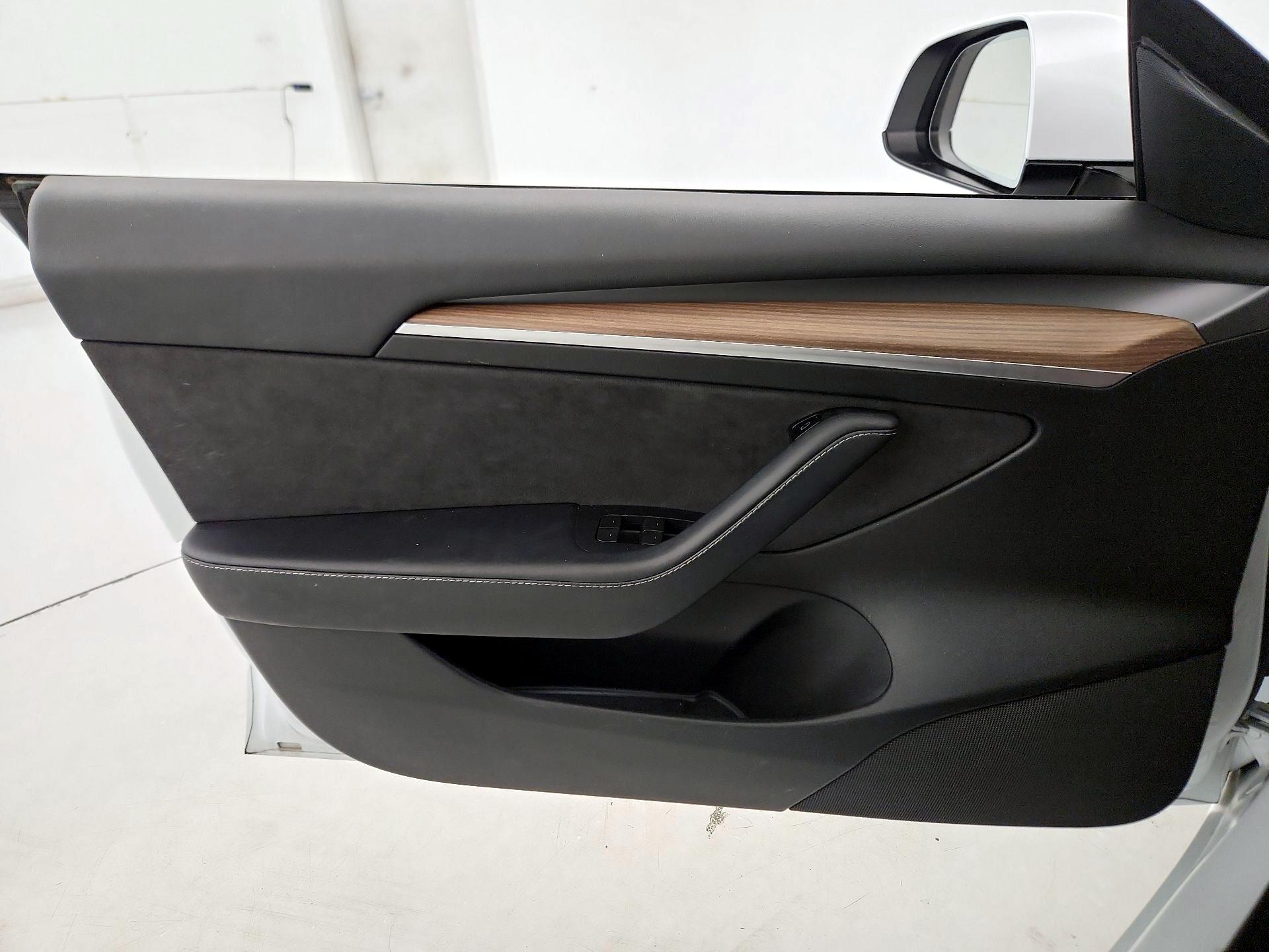 Thumbnail: 2022 Tesla Model 3 - 12