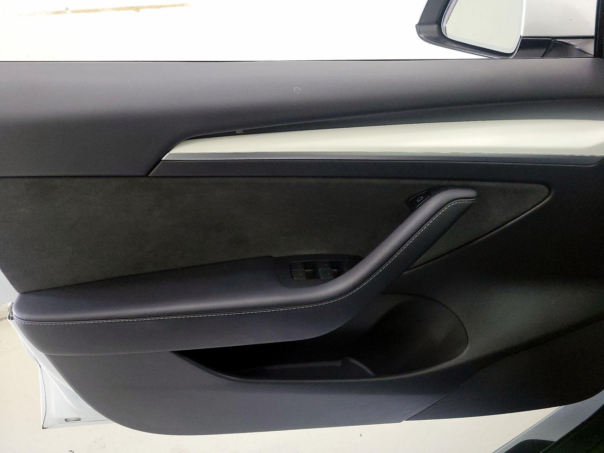 Thumbnail: 2022 Tesla Model 3 - 12