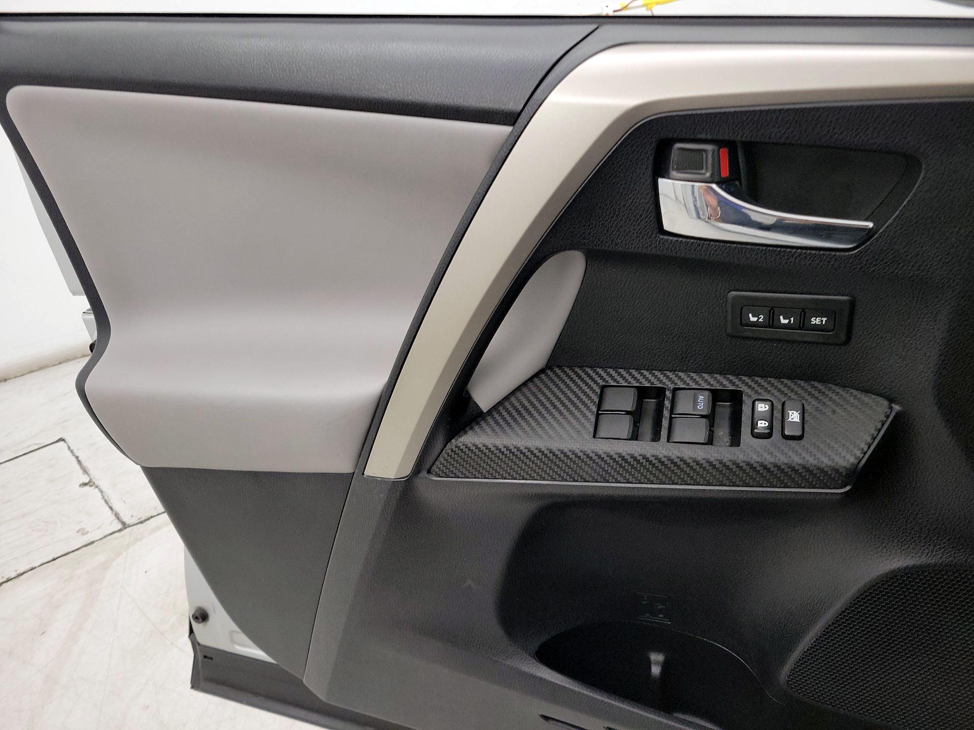 Thumbnail: 2014 Toyota RAV4 - 12