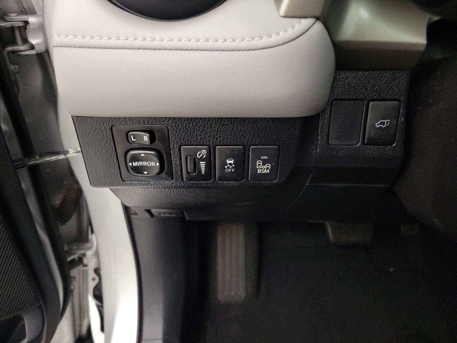Thumbnail: 2014 Toyota RAV4 - 13