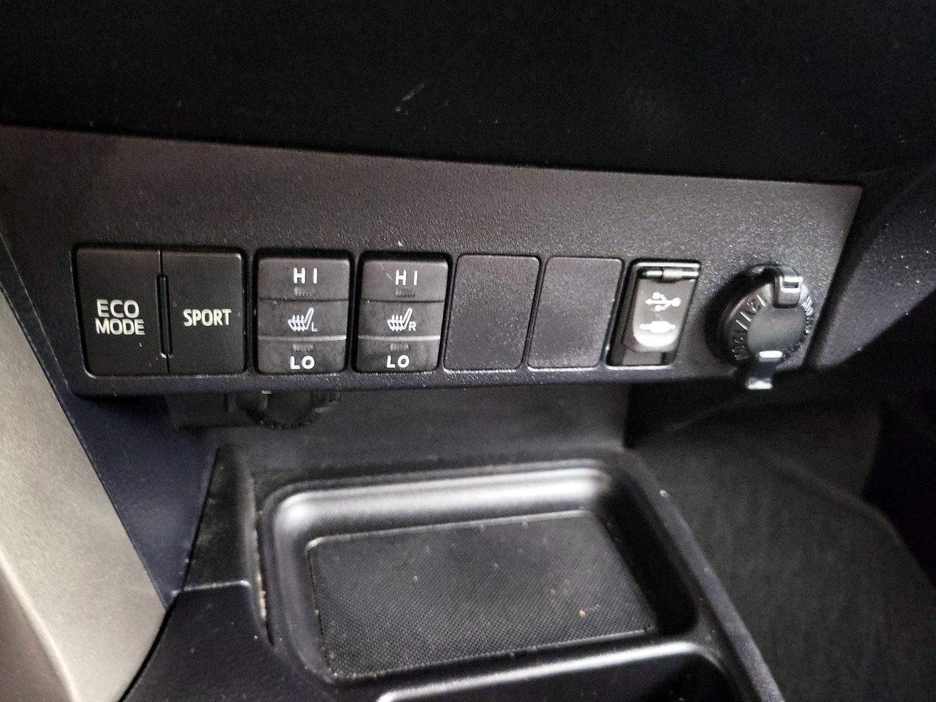 Thumbnail: 2014 Toyota RAV4 - 18