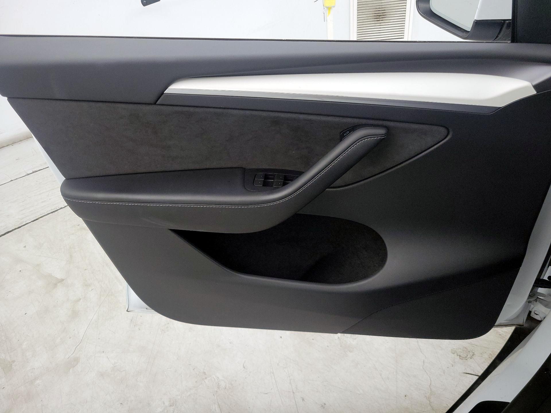 Thumbnail: 2023 Tesla Model Y - 12